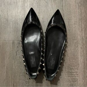 Valentino Garavani Black Patent Leather Rockstud Pointed Toe Flat sz 37 1/2